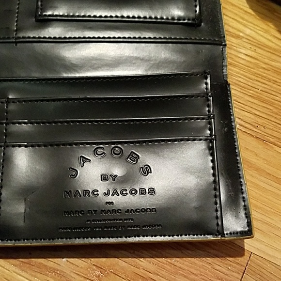 Marc Jacobs gold animal print wristlet - Picture 5 of 8